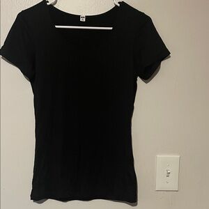 Uniqlo Black Short Sleeve Women's Tee